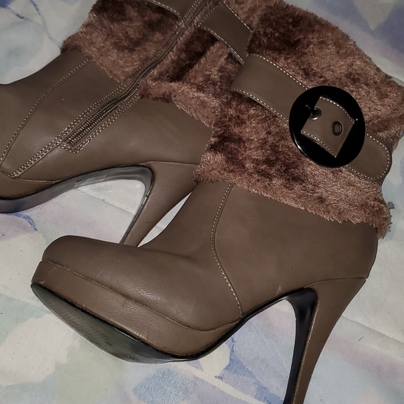 ZZ Boots - Picture 1 of 11
